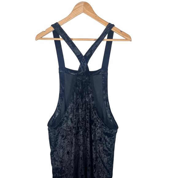 Urban Outfitters Black Velvet Overall Crossback Jumpsuit Size Small - Picture 7 of 9